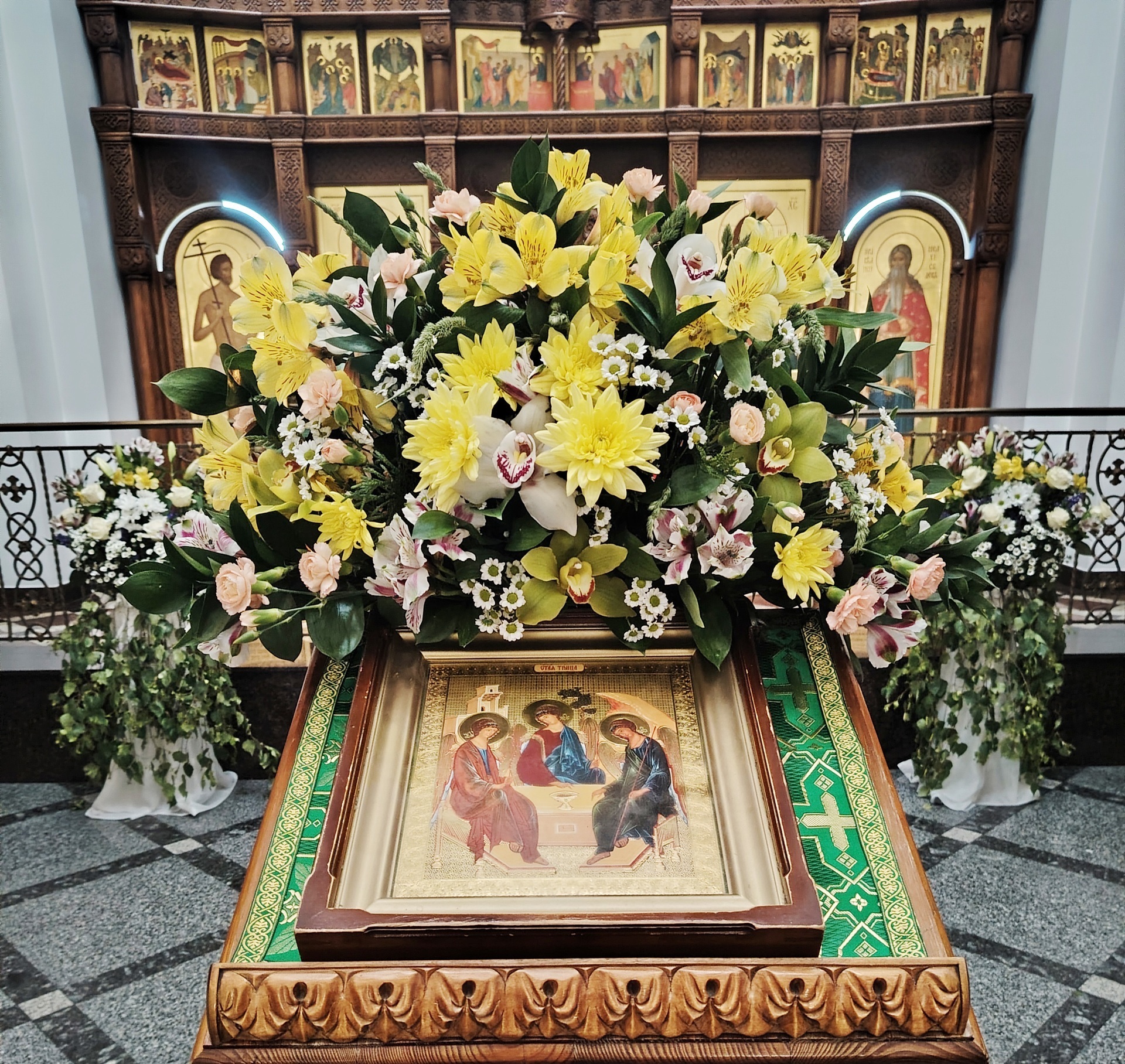 НАШ ПРЕСТОЛЬНЫЙ ПРАЗДНИК
